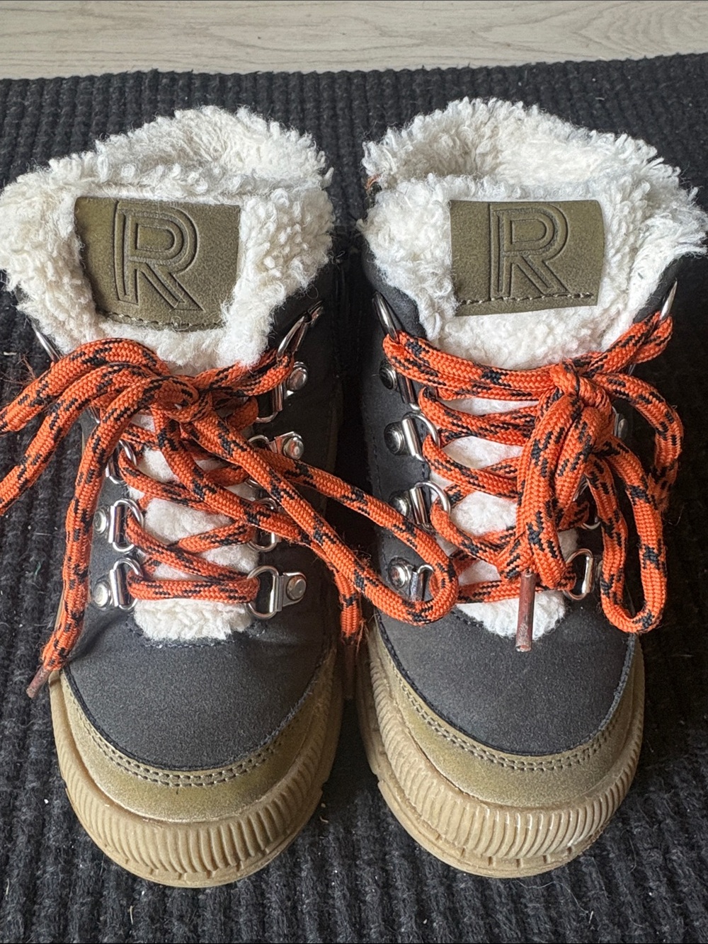 Boys' size 10 Rockport Saltoro Winter Boots: Fleece-Lined